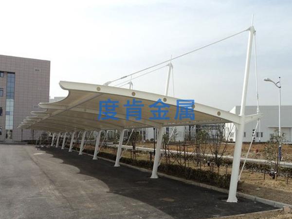 斜拉型膜結(jié)構(gòu)車棚